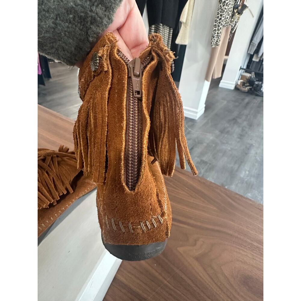 NIB Minnetonka High Top Back Zip Boot Size 6.5 NWT - image 4